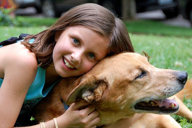 familienhund-mit-kind Familienhunde: 7 Hunderassen für Familien mit Kindern